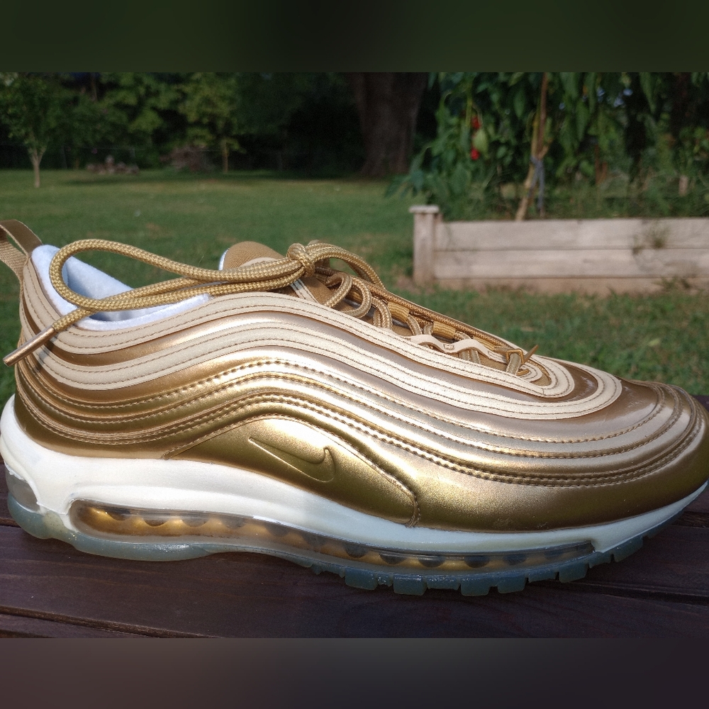 Metallic Gold Air max Women's 11